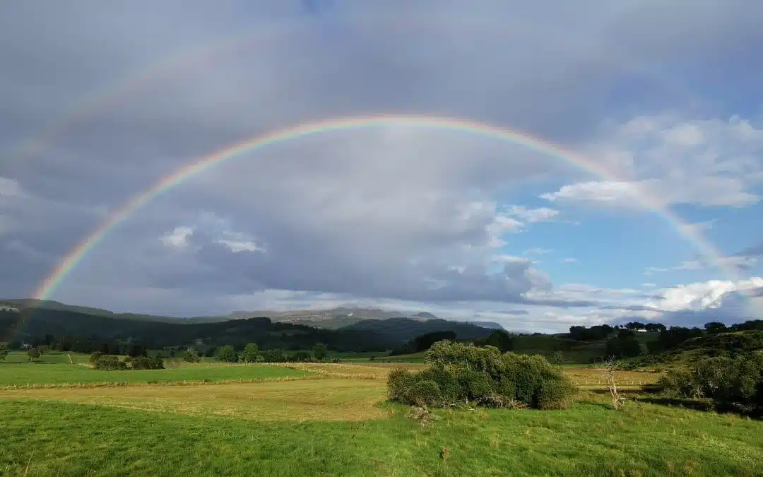 En cet automne, un magnifique double arc en ciel nimbe nos jolies montagne